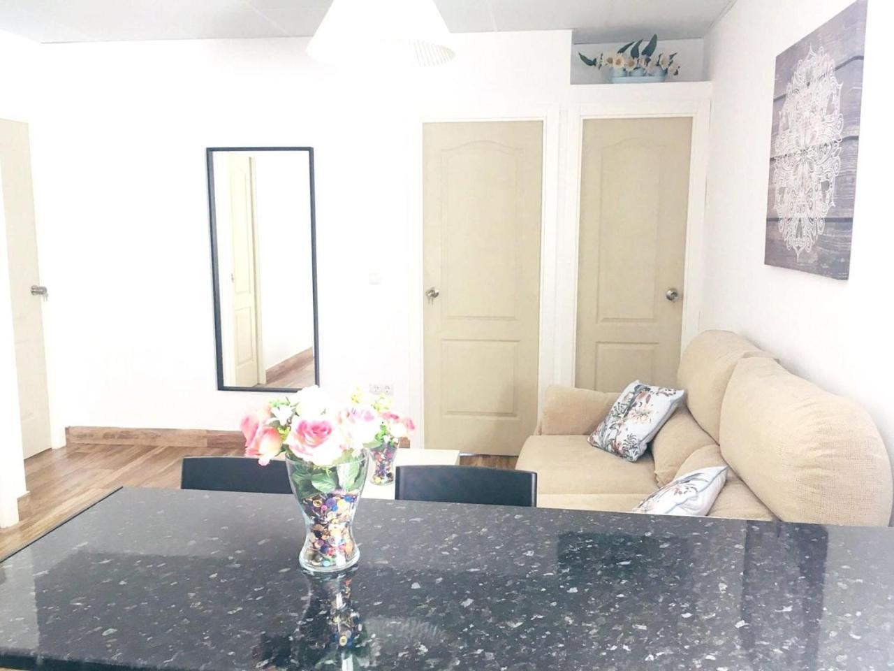With 3 Bedrooms In Malaga, With Wifi Apartment